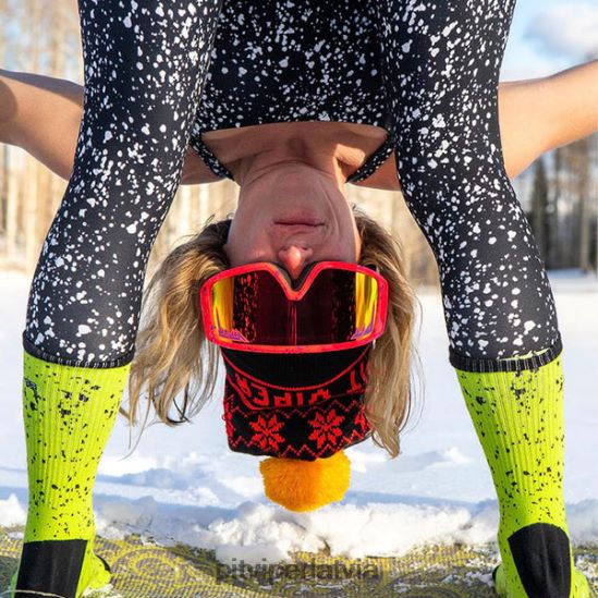 R8ZD60229 pom pom beanie melna Pit Viper