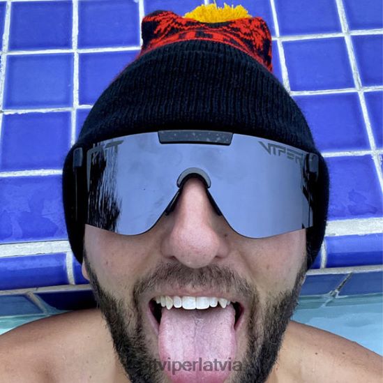 R8ZD60229 pom pom beanie melna Pit Viper