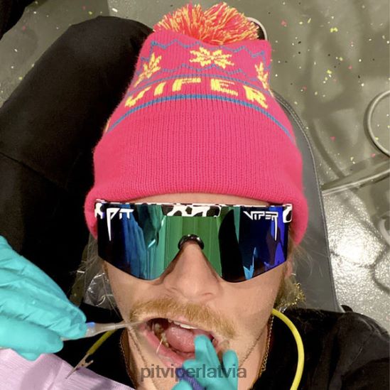 R8ZD60231 pom pom beanie rozā Pit Viper