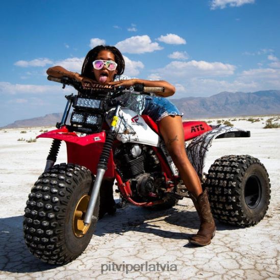 R8ZD6013 Maiami naktis aizrauj Pit Viper