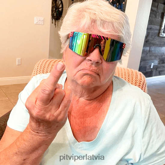 R8ZD6097 karstie tropi 2000. gadi Pit Viper